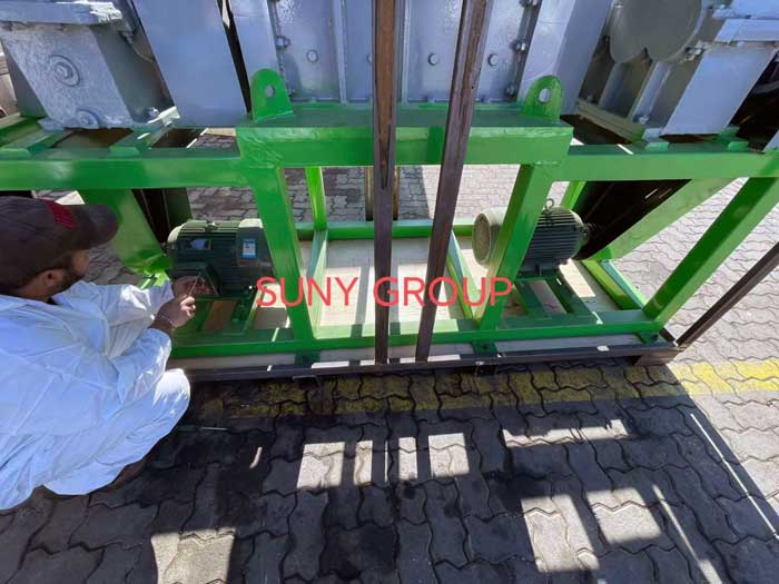 Double shaft shredder machine