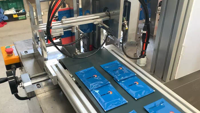 Single piece wet wipes machine wipes